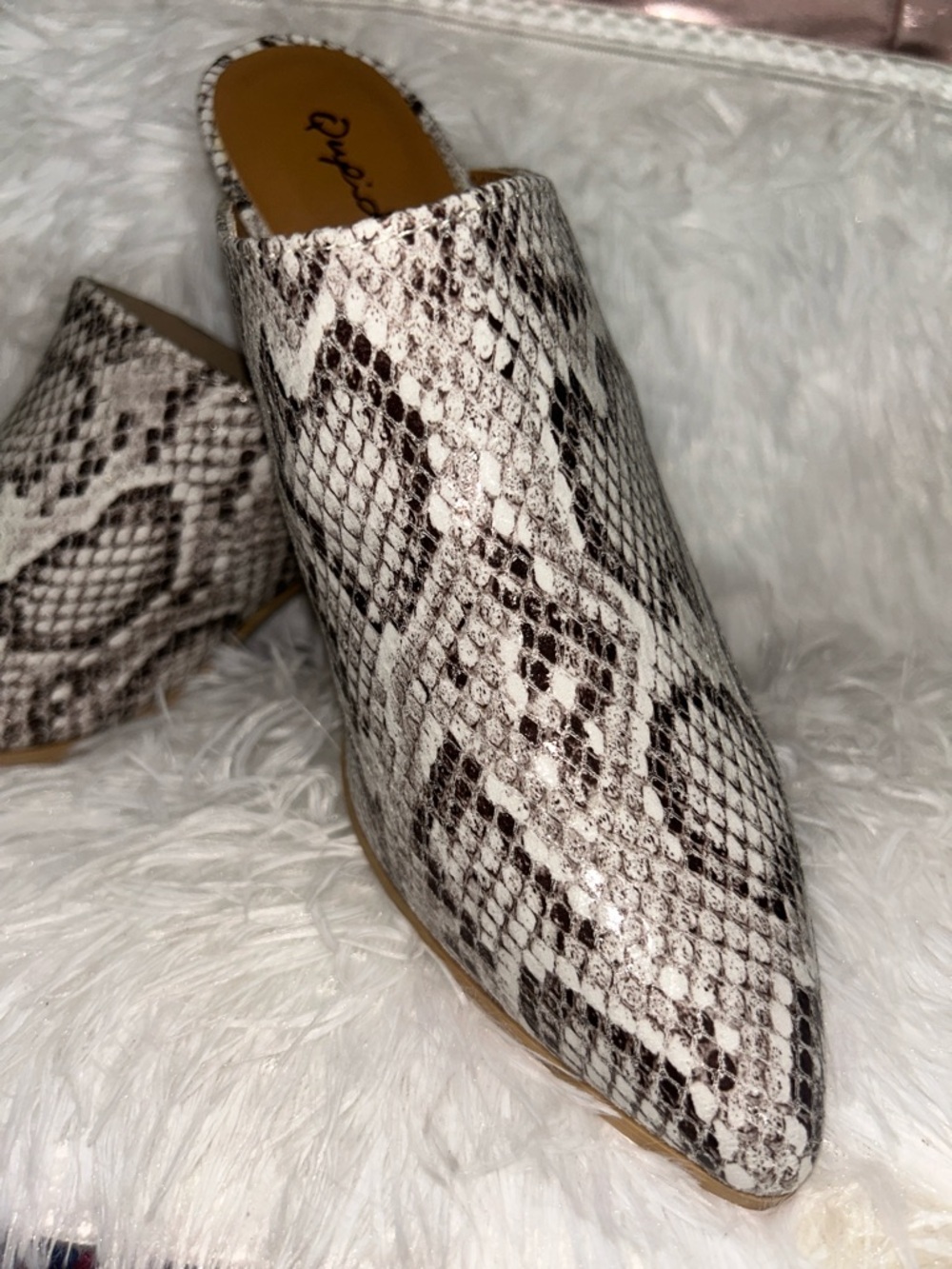 Qupid White & Gray Snake-Print Slip-On Mules - Picture 3 of 6
